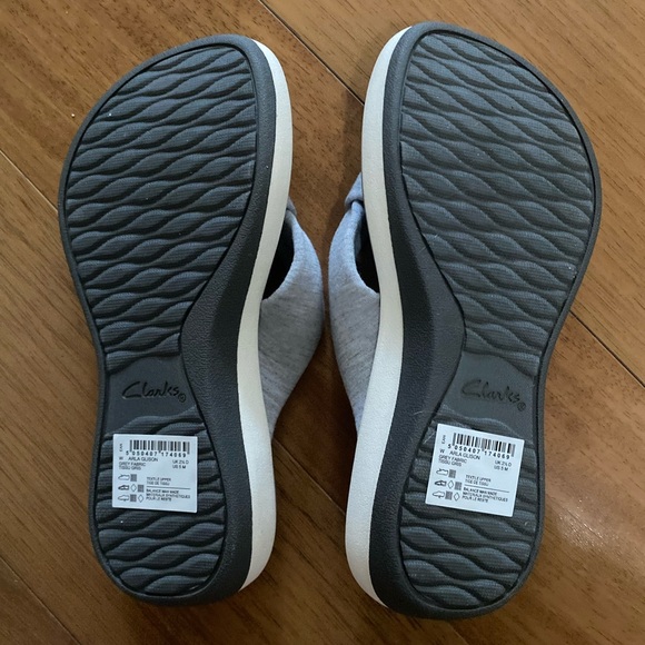 Clarks Gray Cloudsteppers Sandals - Picture 2 of 2